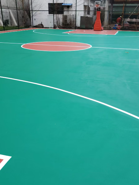银海 球场长期使用易出现地面开裂